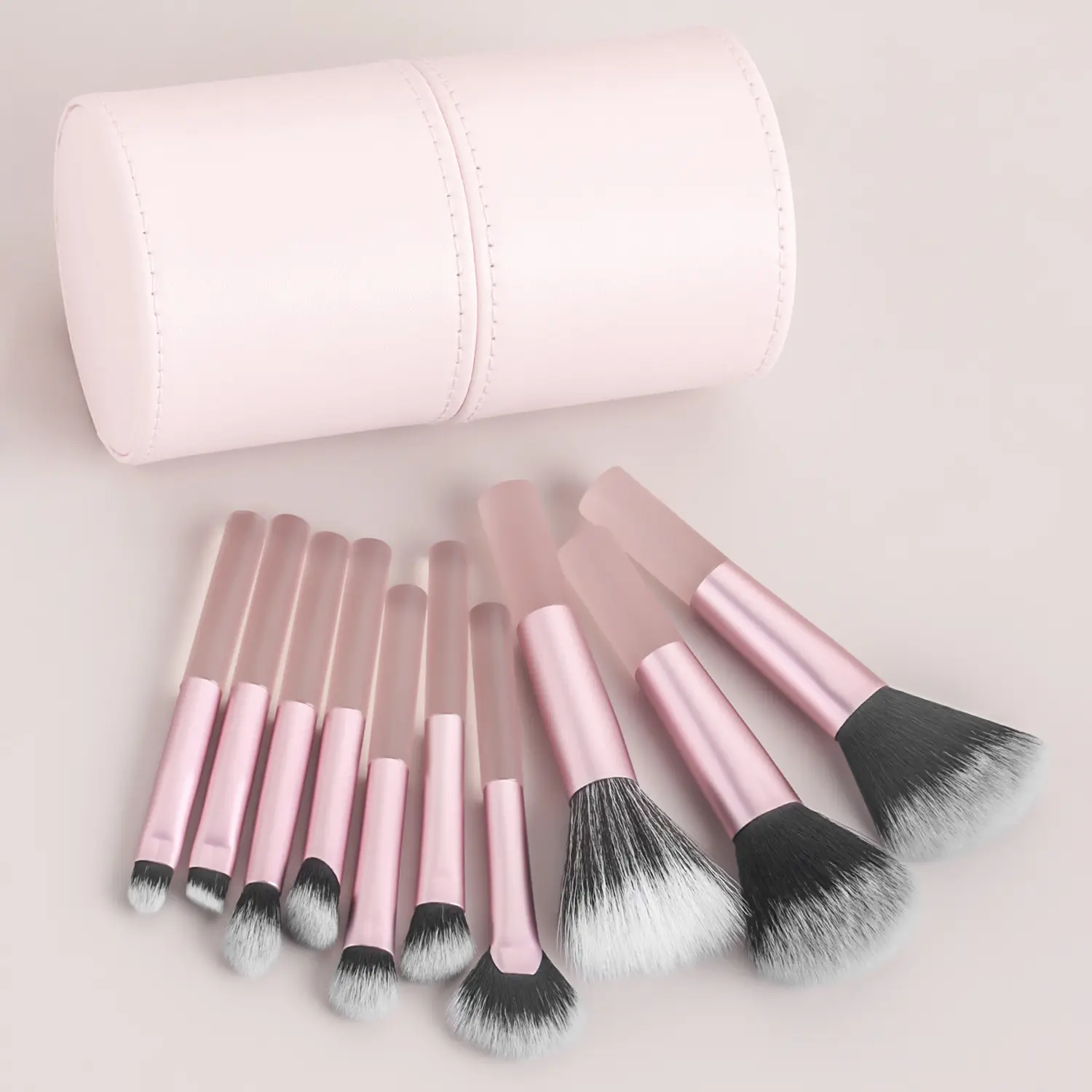 Ensemble de mini pinceaux de maquillage tendance en gros avec seau outils de beauté pour cheveux synthétiques 10pcs rose noir ensemble de pinceaux de maquillage portables