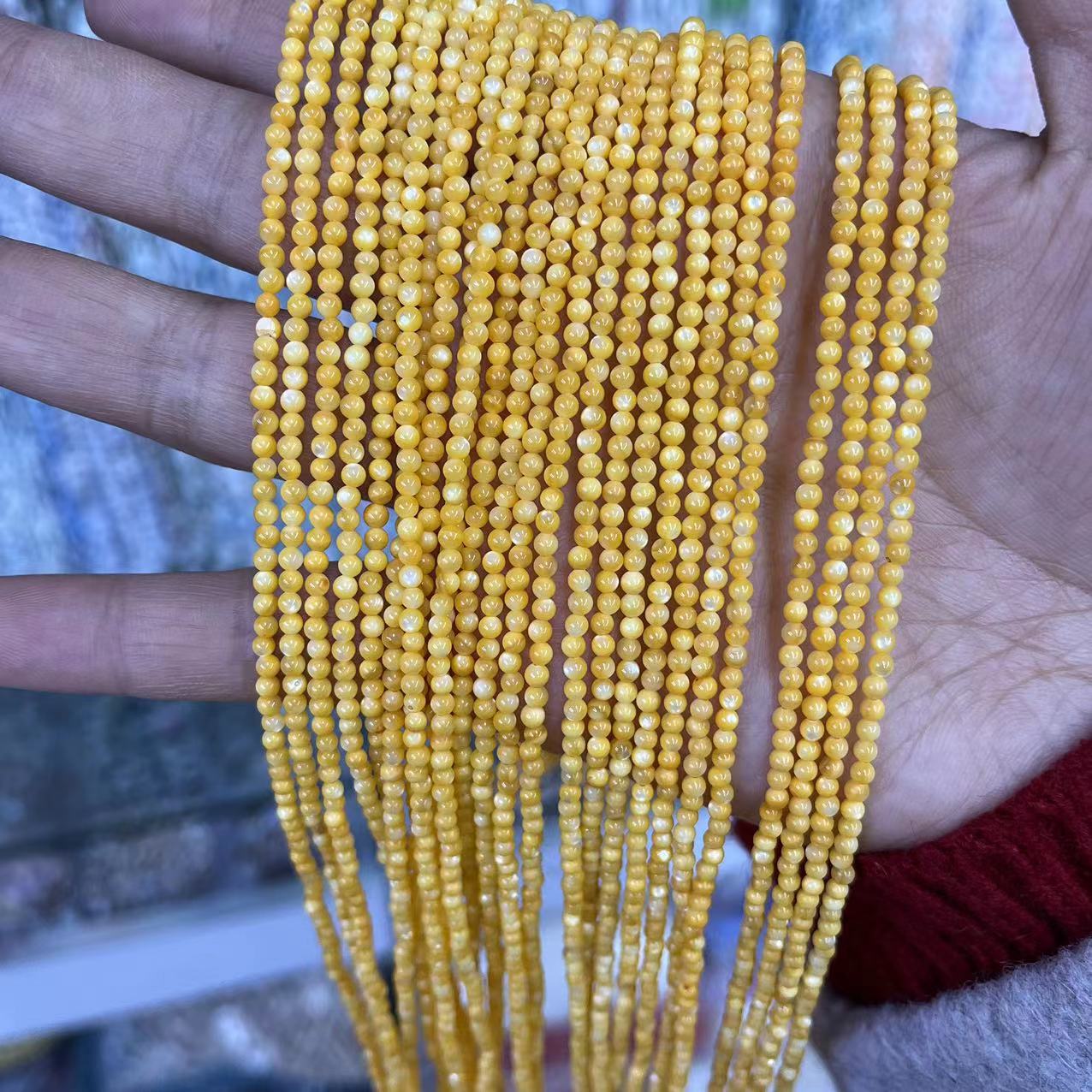 สีเหลือง