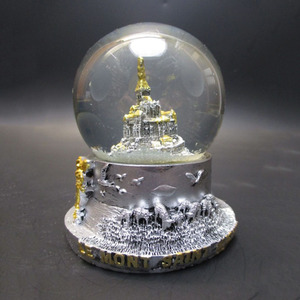 Quà Tặng Du Lịch Bán Buôn Quả Cầu Tuyết Bằng Nhựa Resin Quả Cầu Tuyết Lâu Đài Mont Saint Michel - Product Image 4