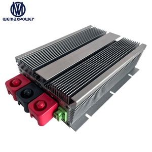 Entrada de alta eficiencia 12vdc baterías salida 14.6vdc 100a cargadores 12V a 14,6 V 100amp DC cargador de batería para RVs Campervan