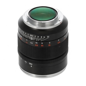 Khẩu độ siêu rộng 50mm F0.95 cho phép hiệu suất tuyệt vời trong điều kiện ánh sáng yếu mang lại cho nó biệt danh "mắt đêm" - Product Image 4