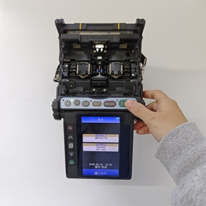Japanese FSM-70S ENGLISH DEUTSCH ESPANOL PYCCKNN ITALIANO FRENCH <strong>second</strong>-<strong>hand</strong> used fiber optic fusion <strong>machine</strong> fusion splicer