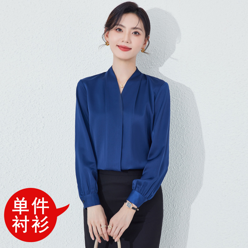 Dark blue long-sleeved shirt