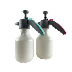 Fabbrica vendita diretta 1.5L di alta qualità giardino palmare spruzzatore di plastica a pressione manuale - Product Image 1