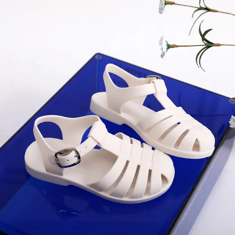 새로운 디자인 여름 어린이 플랫 편안한 아름다운 캐주얼 플랫 발 중국 도매 럭셔리 신발 여자 샌들 2022