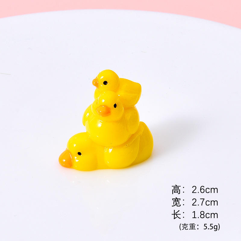 เป็ดเหลืองตัวเล็กซ้อนกัน