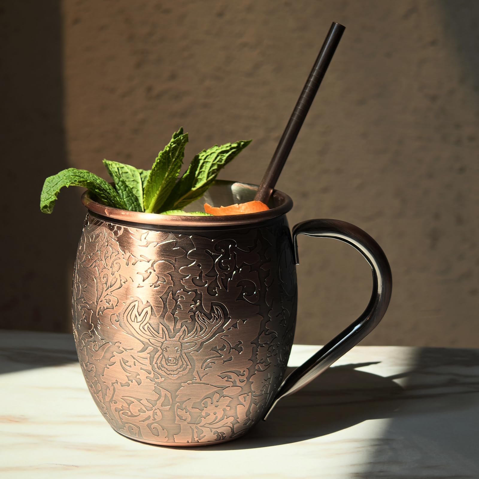 Una sola taza de color cobre