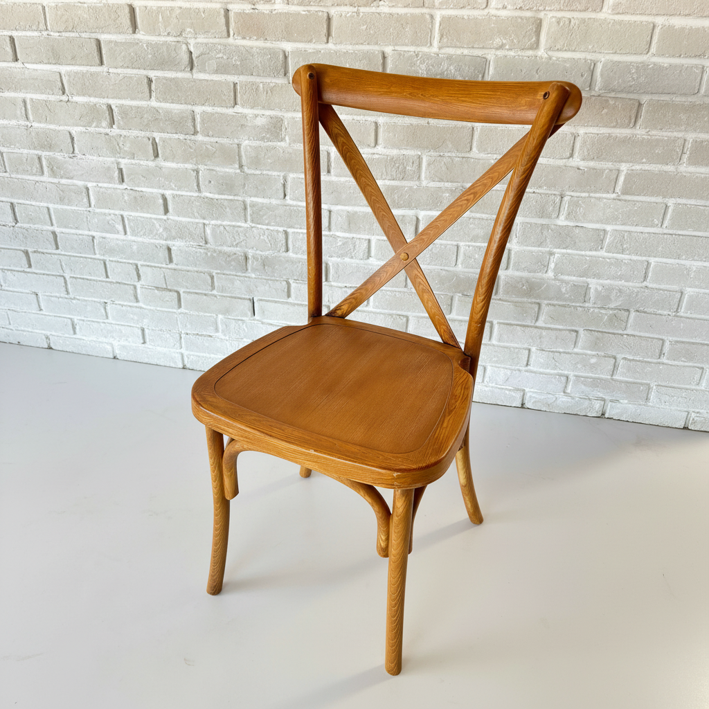 Chaise en bois avec assise en bois