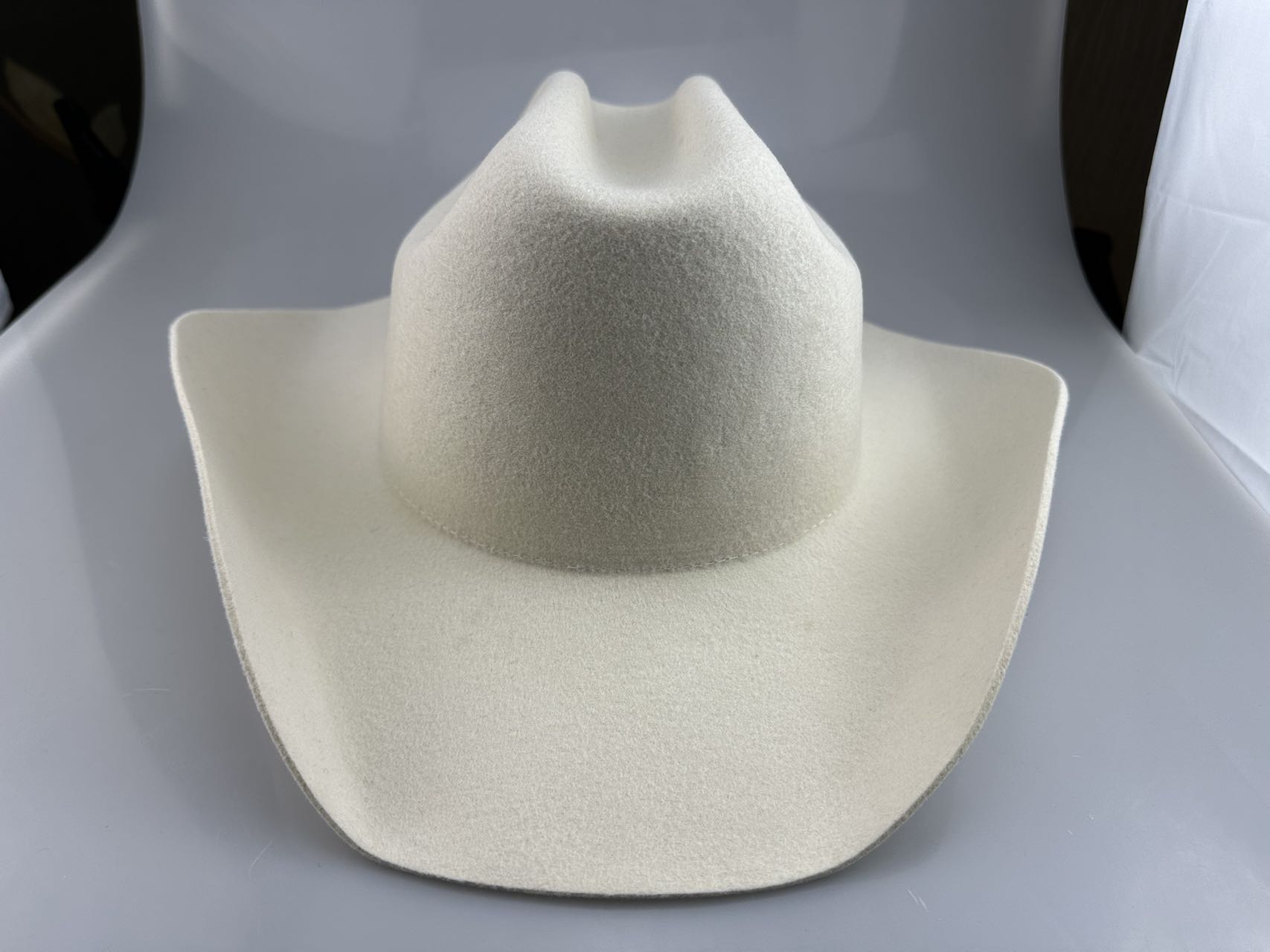 สีขาว