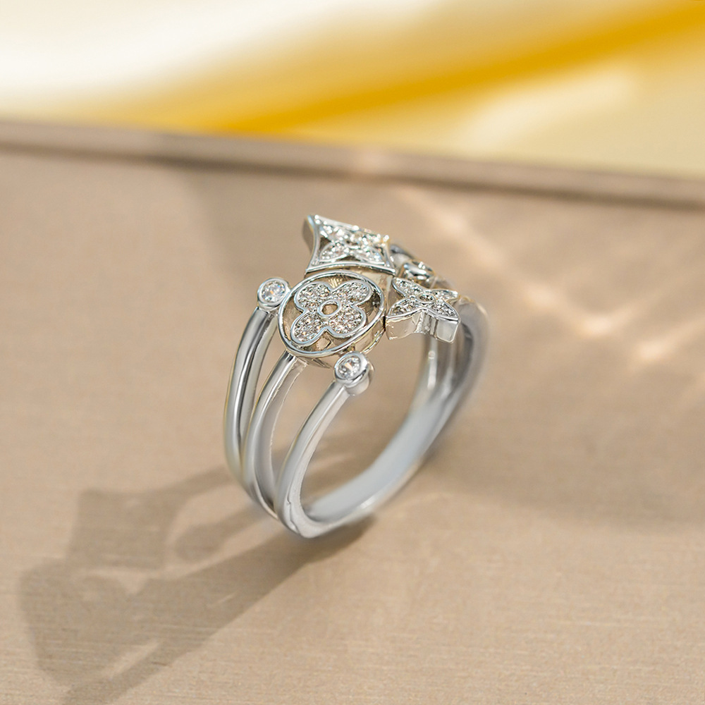 J92 Fleur à quatre feuilles en argent