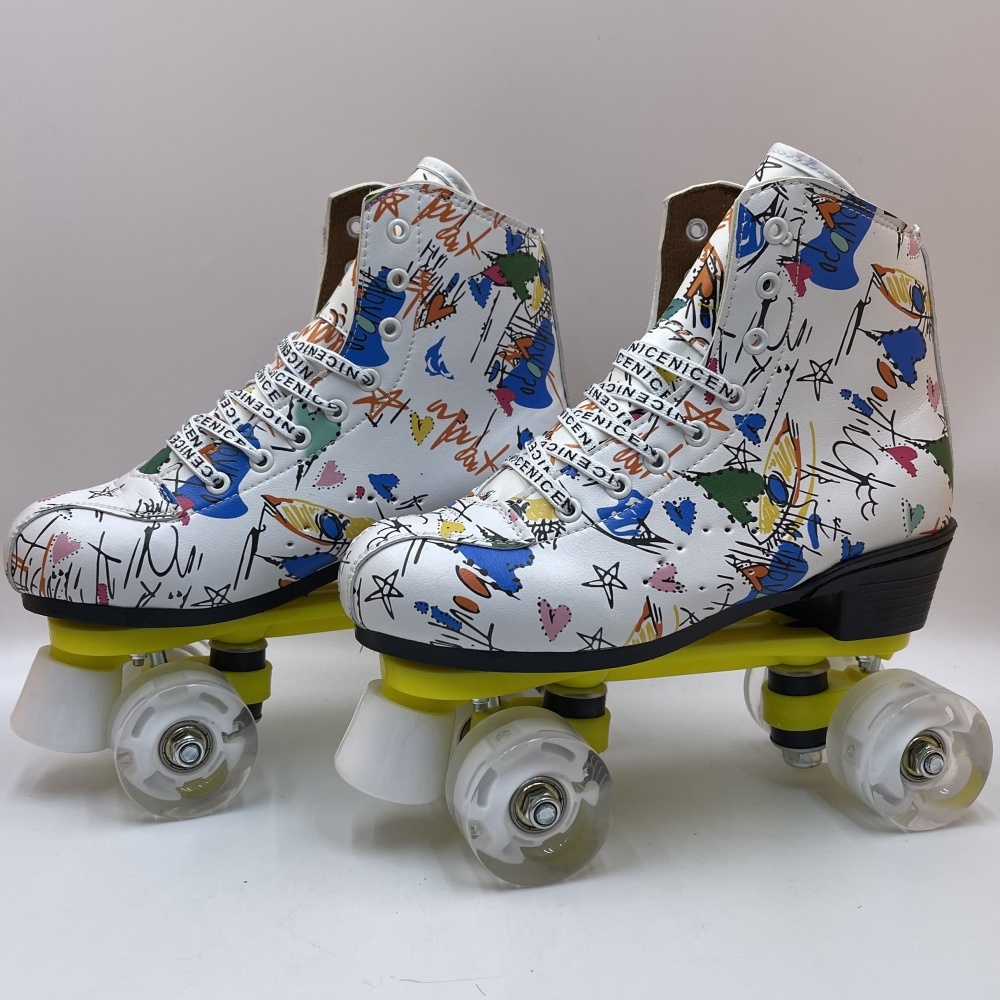 Cuir microfibre blanc haut de gamme - une paire de roues flash