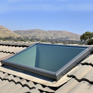 Lujoso vidrio templado moderno último diseño de ventana tragaluz marco de aluminio tragaluz ventana fija para la venta