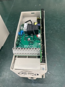 380V功率逆变器VFD电机起动机单相交流变频调速驱动220V标称电压750W额定功率三
