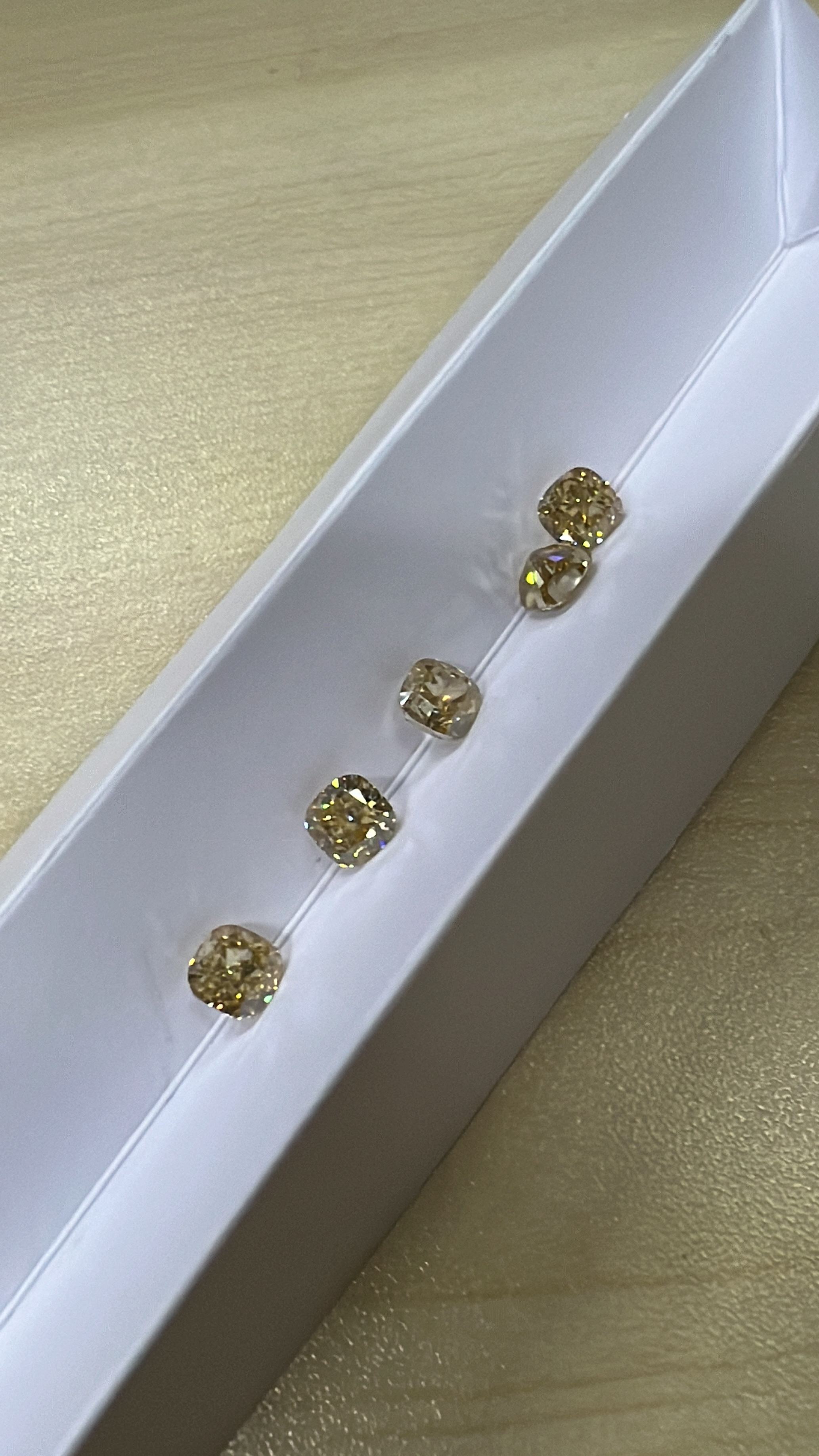 สีเหลือง