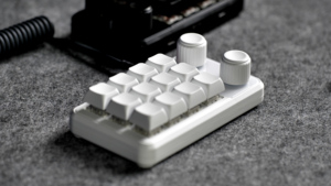 2,4G kabellose mini programmierbare Tastatur 12 Tasten 2 Knopf heiß schaltbar rot schalter mechanische multifunktionale benutzerdefinierte Makro-Tastaturen