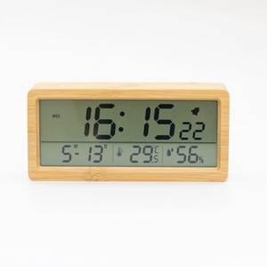 Sensor de temperatura y humedad interior con pantalla LCD grande con diseño de bambú de madera Reloj despertador OEM personalizable - Product Image 3