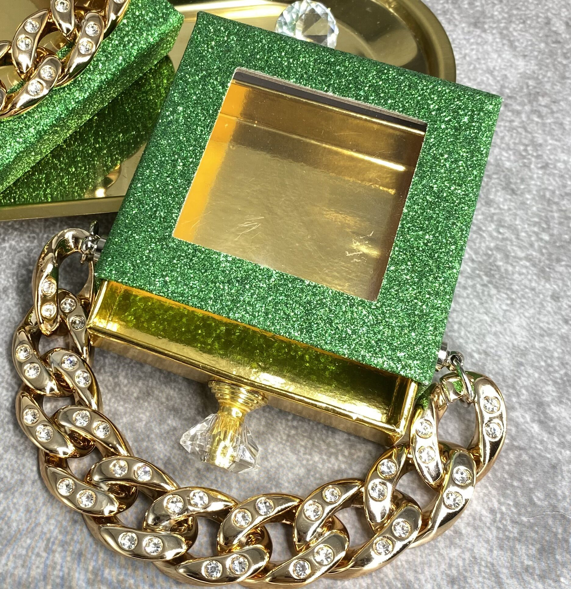 empty lash packaging with chain