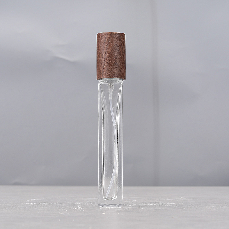 Quadrilateral transparent walnut wood