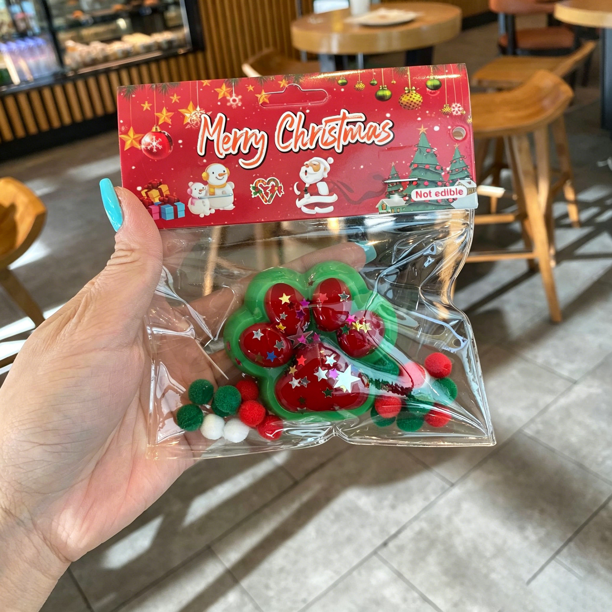 Patte de chat de Noël (base rouge, détail vert)