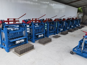 Máquina de fabricación de ladrillos de bloques huecos semiautomática de tipo fijo 4-35A equipada con línea de fabricación de ladrillos mezcladora de cinta transportadora - Product Image 2