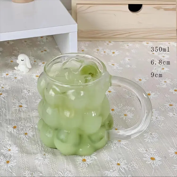 सुंदर डिजाइन अंगूर के आकार पारदर्शी पेय बोतल सुंदर स्पष्ट ग्लास मग हैंडल के साथ 350 एमएल रस कप
