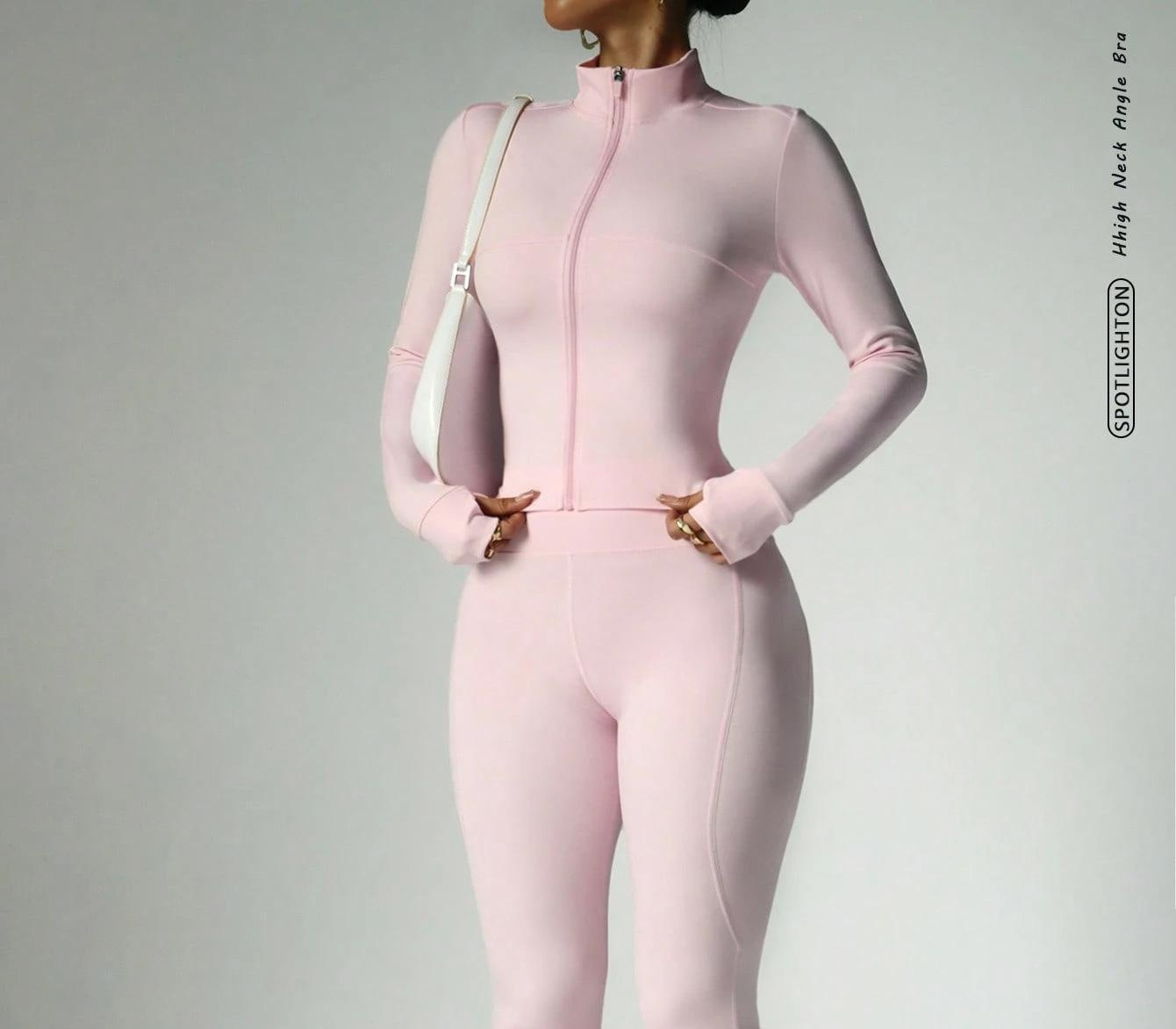 Abrigo y pantalón rosa