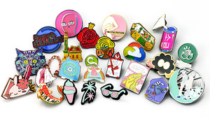 Nhà Máy Trực Tiếp Giá Rẻ Giá <span class=keywords><strong>Pin</strong></span> Huy Hiệu Sản Xuất Giáng Sinh Biểu Tượng Tùy Chỉnh Tốt Đsót Phim Hoạt Hình Phim Hoạt Hình Cứng Men Ve Áo Kim Loại <span class=keywords><strong>Pin</strong></span> - Product Image 5