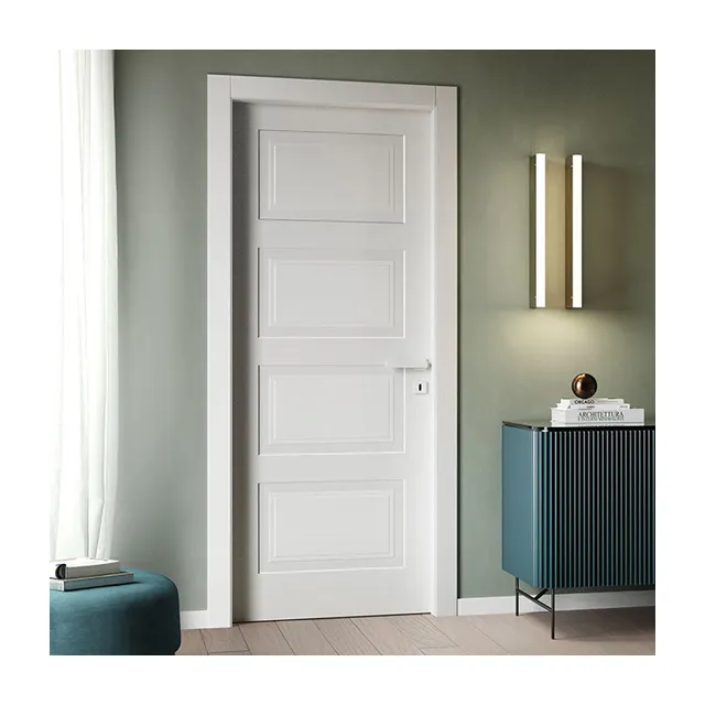 Porte en bois avec charnières cachés, intérieur de salle simple de luxe, revêtement blanc brillant