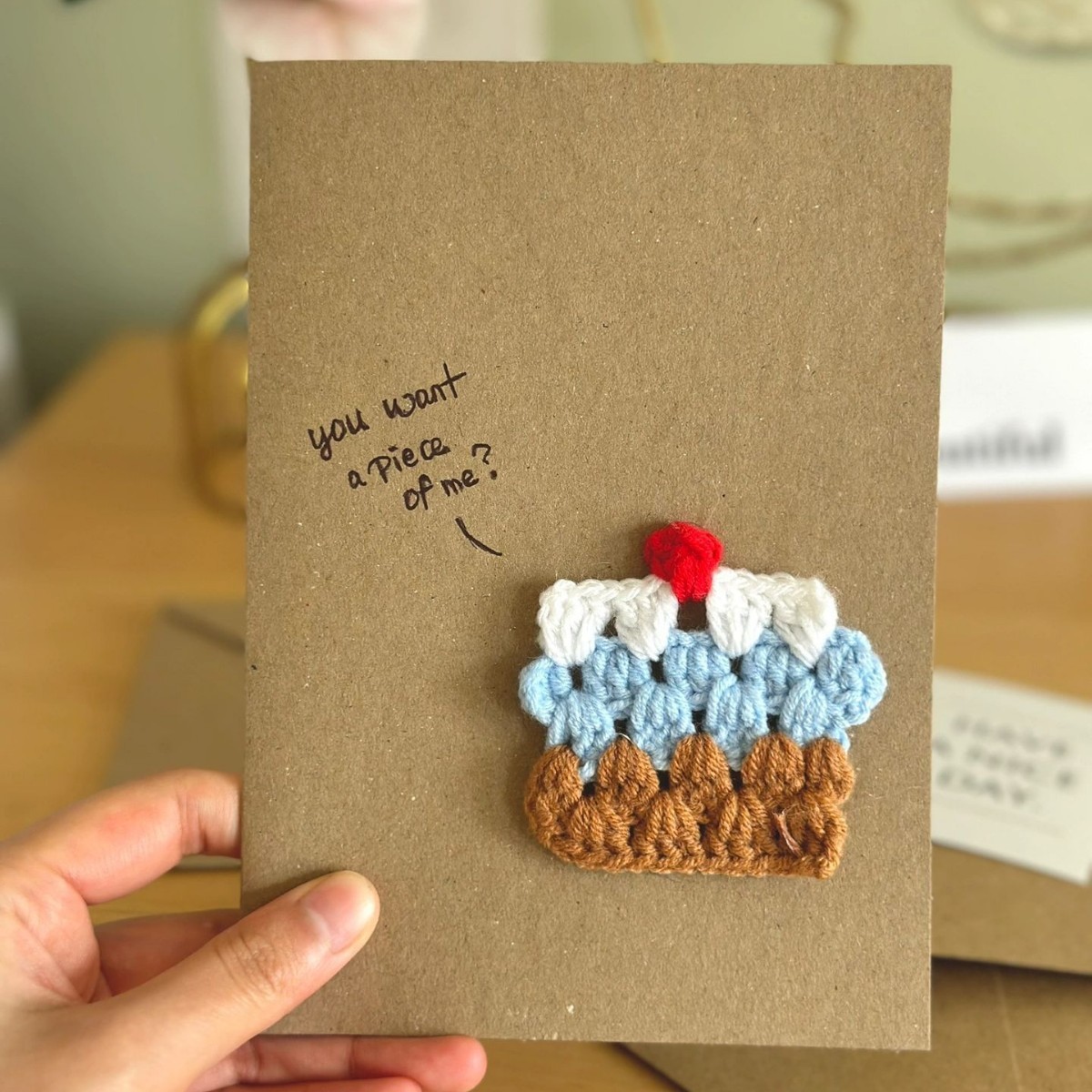 Tarjeta de felicitación para amantes de los pasteles de cumpleaños azules.