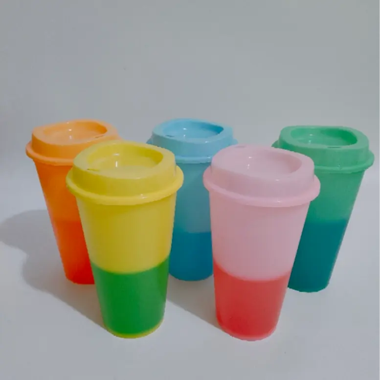 Reises troh becher/Erwachsene Iced Cold Drinking Party Cup Plastik becher Farbwechsel becher mit Deckel und Strohhalmen