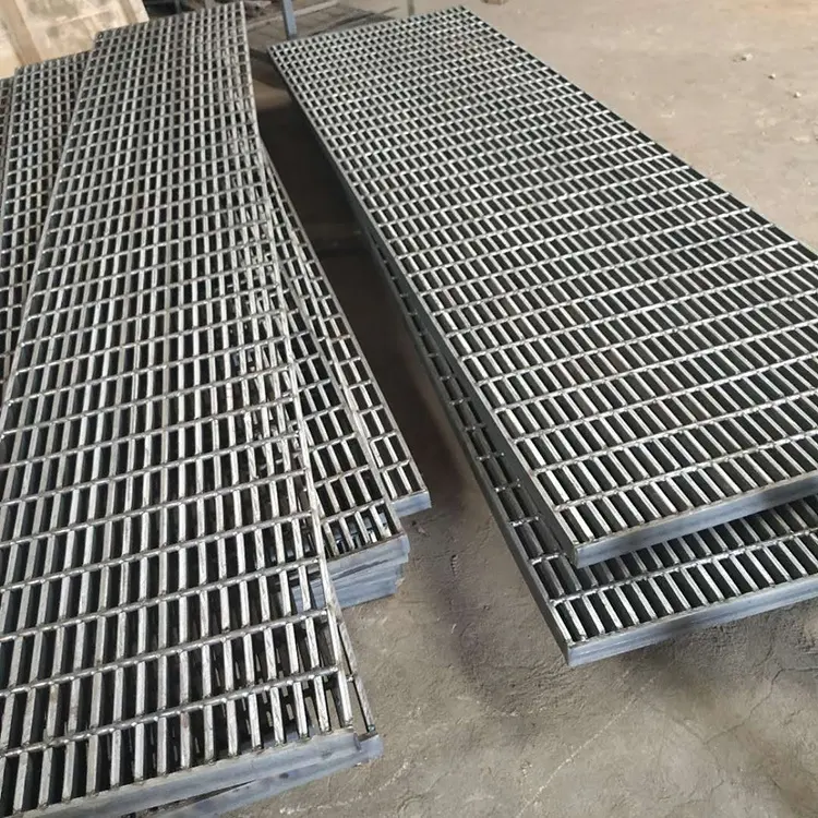 Grille de treillis de cadre en acier au carbone/grille en acier de passerelle/plate-forme de visualisation des eaux usées fabricant pour la construction industrielle
