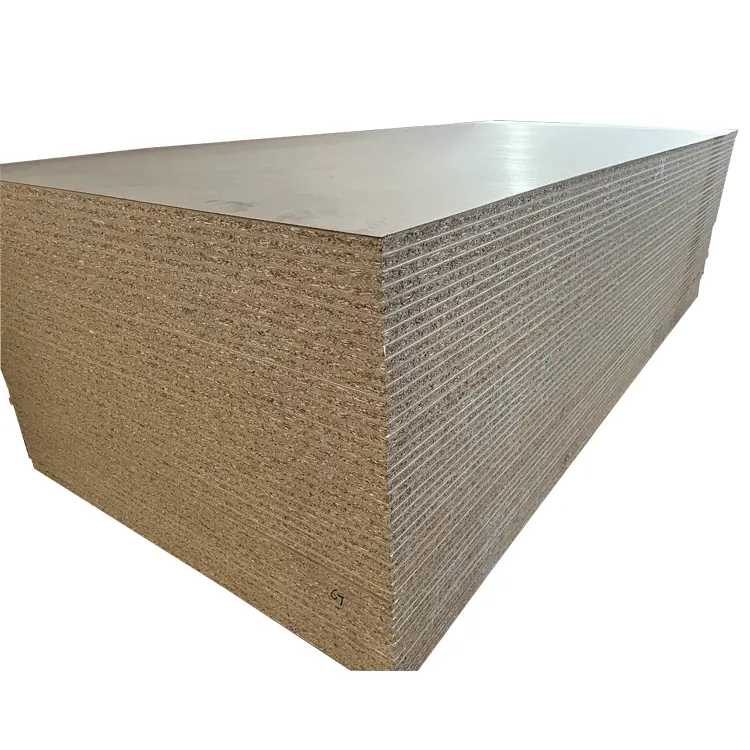 Tablero de madera OSB 2x8 de 12mm Flakeboard de Zhengzhou Tablero duradero y versátil OSB 2 OSB 3