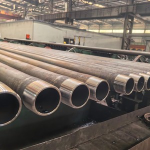 Api 5l צינור פלדה צינור פחמן שחור מרותך עם צבע שחור 6 מטר dn100 <span class=keywords><strong>dn80</strong></span> dn65
