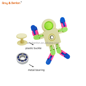スペースマンフィンガースピナーFidgetyToysプッシュポップバブルおもちゃ子供のための感覚おもちゃ大人のパーティーは賞品を支持します