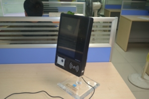 CL-818T di fabbrica validatore del bus di riconoscimento facciale con scanner di codici qr supporta il rilevamento del volto della fotocamera Touch Screen - Product Image 6