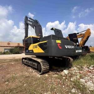 2022 yılında üretilen Volvo 350d, mükemmel durumda ve orijinal boyaya sahip - Product Image 1