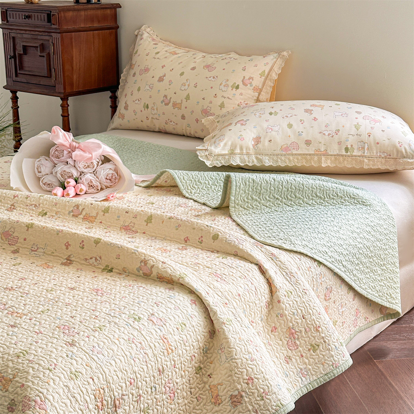 Meow fun meow language bedspread