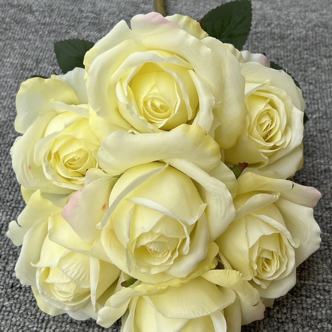 7 têtes de rose bulgare jaune