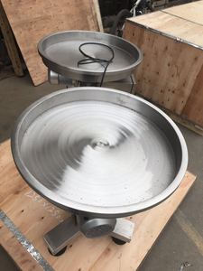 304SS变频器控制旋转包装台，用于收集成品