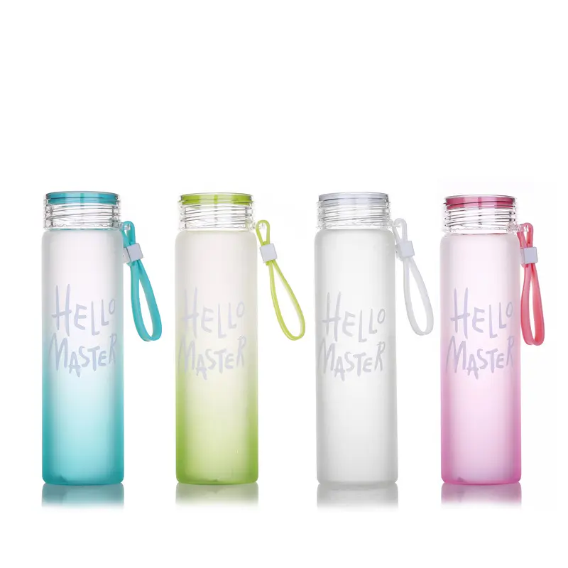 Seaygift özel logo yaratıcı degrade renkli mektup cam su şişesi bpa ücretsiz buzlu taşınabilir cam su şişesi cam