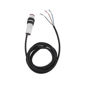 อุปกรณ์เสริมสำหรับเซนเซอร์ออพติคอลแบบ M18ที่มีการสะท้อนแบบกระจายและความสัมพันธ์ของการสะท้อนเฉพาะสำหรับพื้นผิวที่สะท้อนแสง