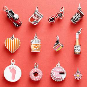 Erstellen Sie Ihre eigenen benutzer definierten Edelstahl Kaffee Wein kuchen <span class=keywords><strong>Charm</strong></span> Anhänger für die Schmuck herstellung