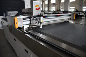 Runbo Sticker <strong>Cutter</strong> Sticker Cutting Kt Hollow Board <strong>ACM</strong> Board Cutting Machine Advertising Industry With CCD Camera - Product Image 2