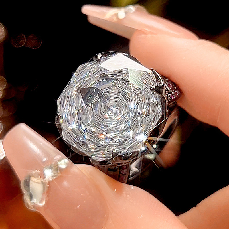 Anillo de oro negro con diamante blanco de tamaño ajustable