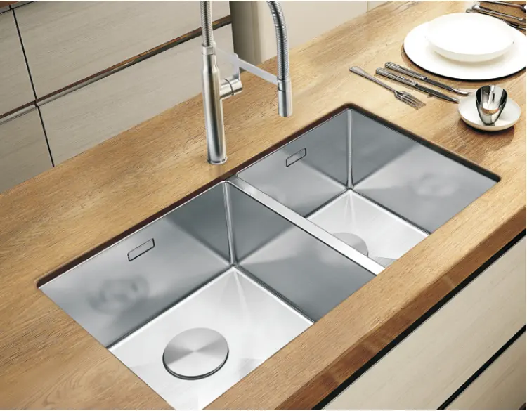 Cozinha acessório Double Bowl Undermount Handmade 304 Aço Inoxidável Kitchen Sink