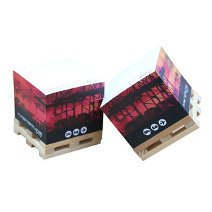 Bloc de notas adhesivo a granel de fabricante barato personalizado al por mayor notas adhesivas de 3x3 con soporte de madera - Product Image 1
