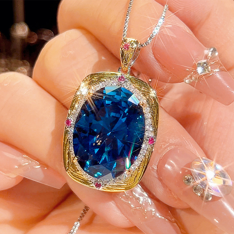 Collier en spinelle bleu