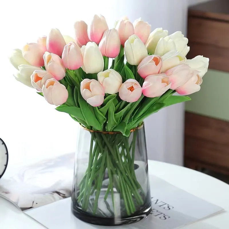 Três flores artificiais hidratantes de tulipa, buquê de tulipas para decoração de casamento e mesas de mesa