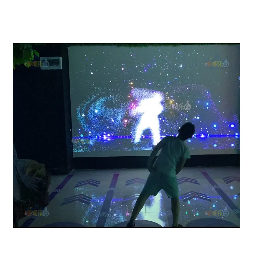 Proyektor interaktif dinding AR dalam ruangan desain baru permainan penginderaan tari Kinect dalam waktu nyata