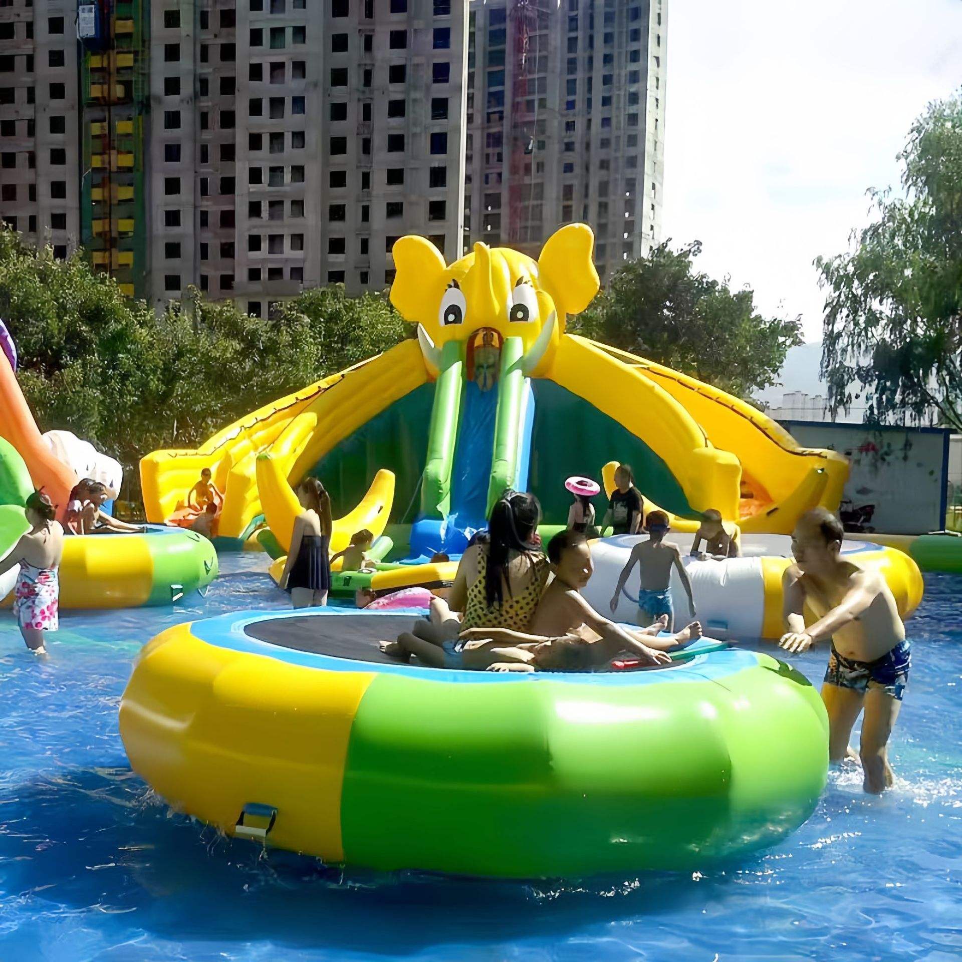 Toboggan éléphant 56m spot secondes